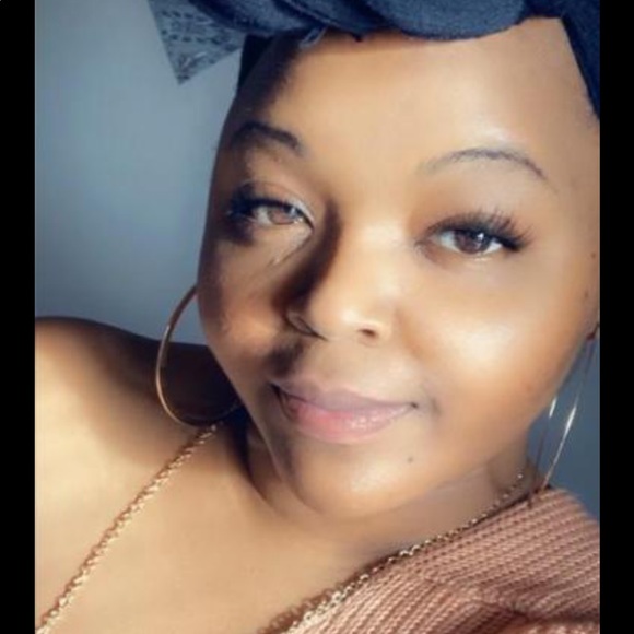 Meet your Posher, Michelle - Picture 1 of 3